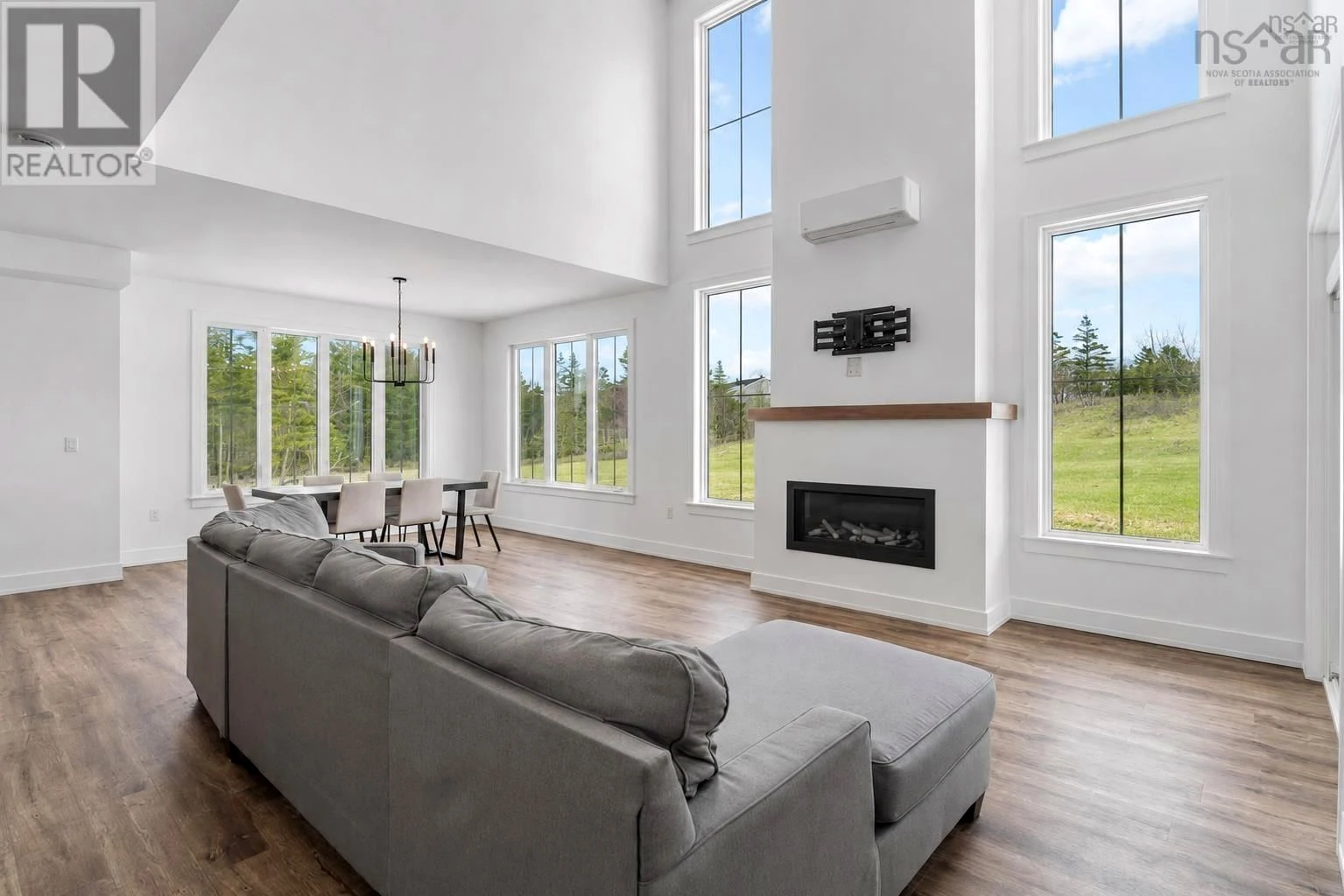Property photograph 02 — 35 Seeland Avenue Polished Photos