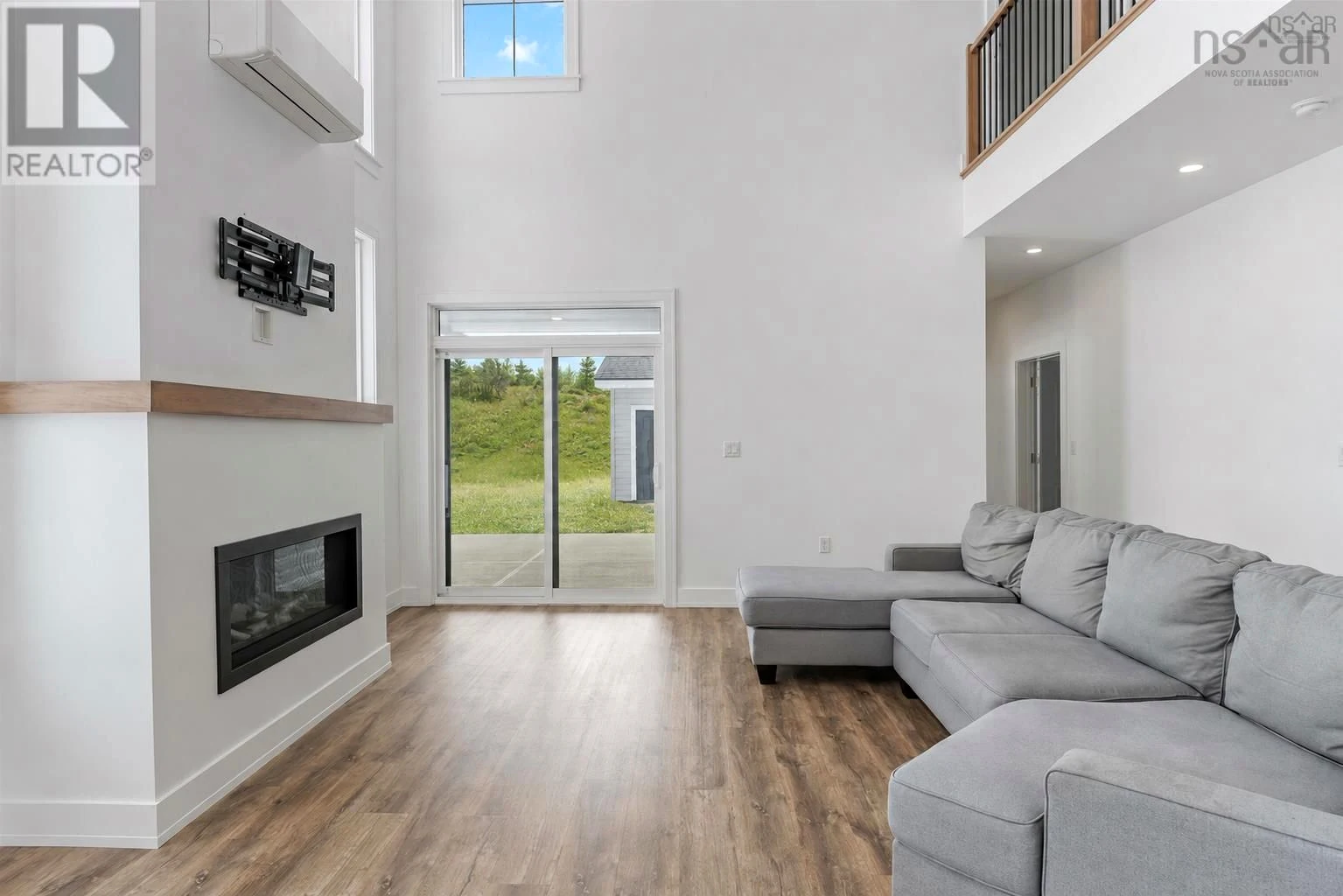 Property photograph 13 — 35 Seeland Avenue Polished Photos