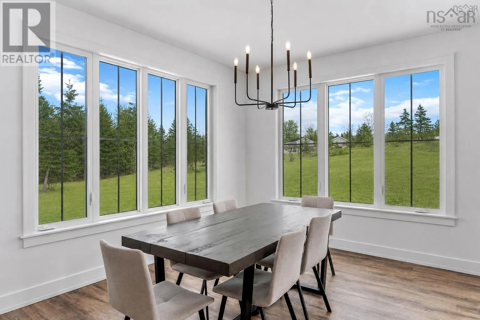 Property photograph 04 — 35 Seeland Avenue Polished Photos