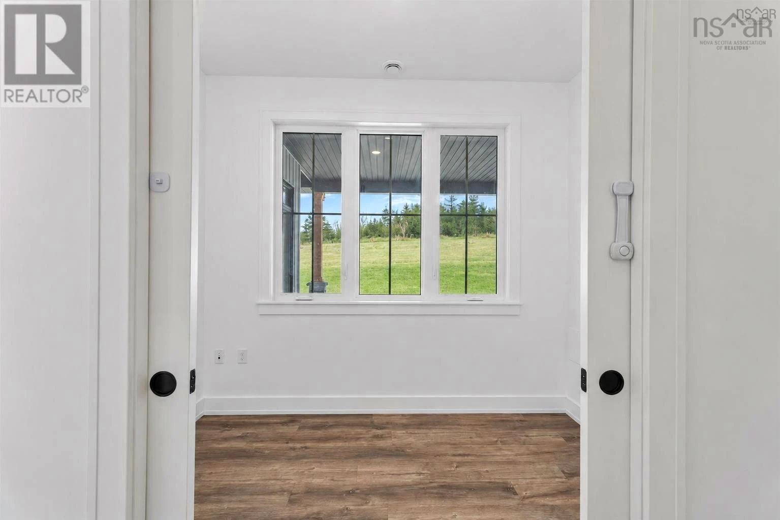 Property photograph 16 — 35 Seeland Avenue Polished Photos