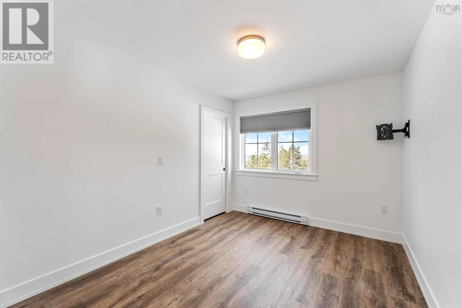 Property photograph 18 — 35 Seeland Avenue Polished Photos