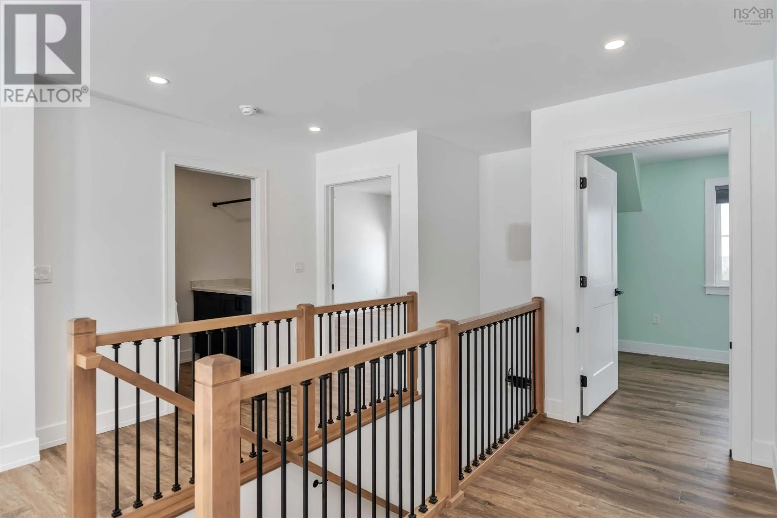 Property photograph 19 — 35 Seeland Avenue Polished Photos