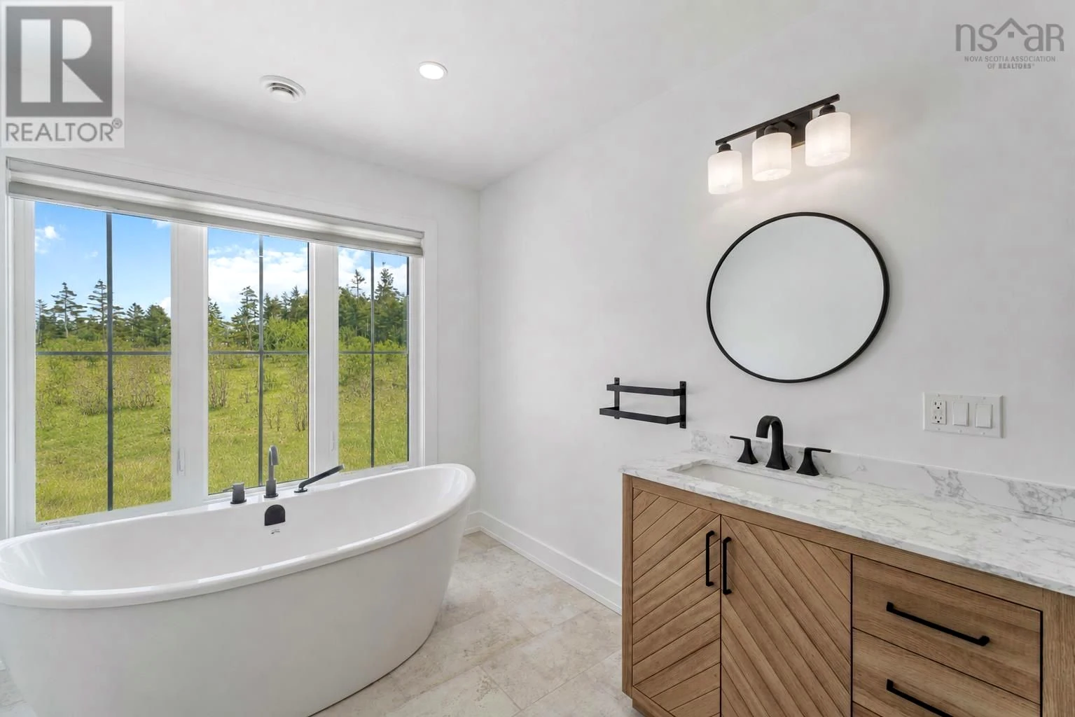 Property photograph 22 — 35 Seeland Avenue Polished Photos