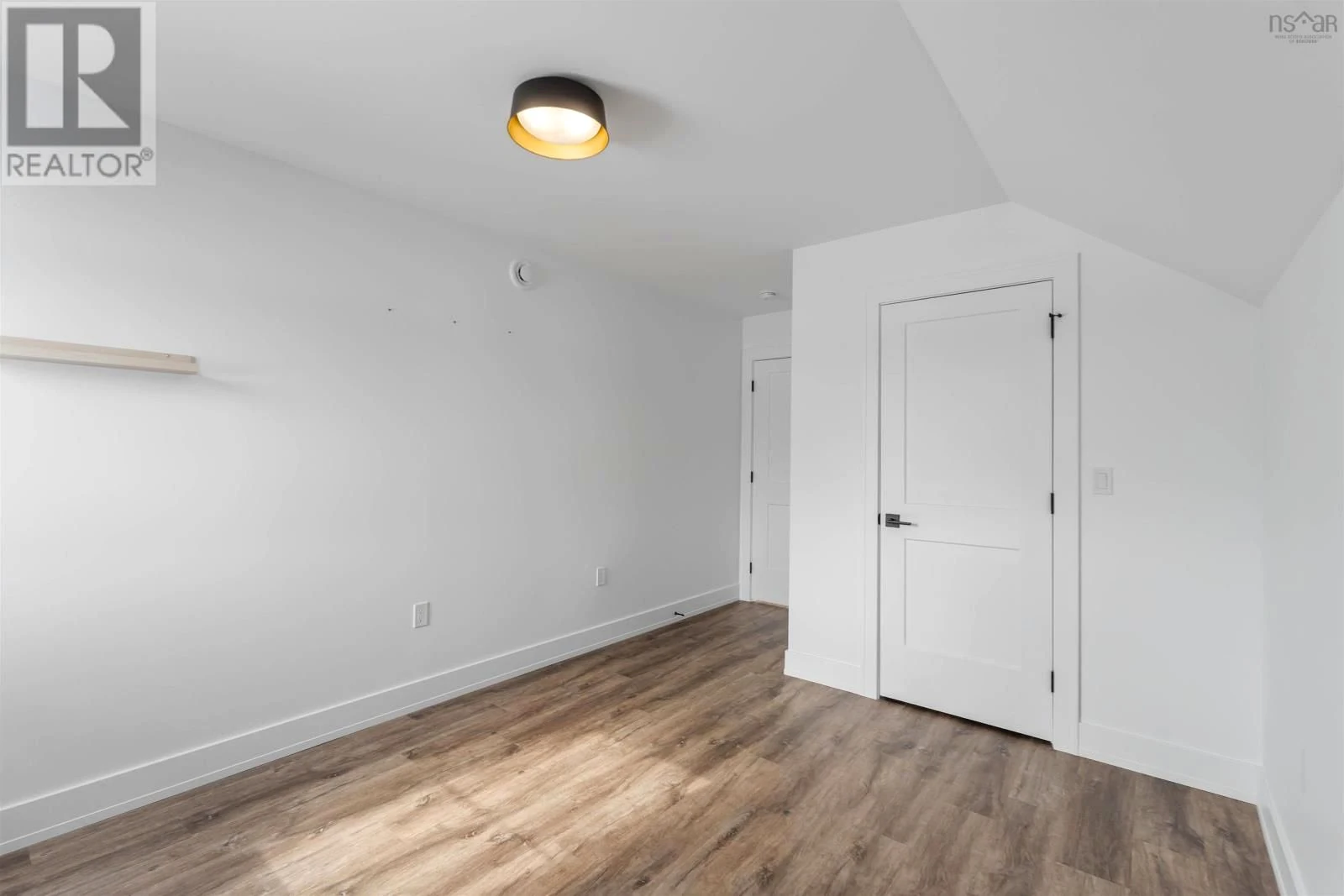 Property photograph 24 — 35 Seeland Avenue Polished Photos