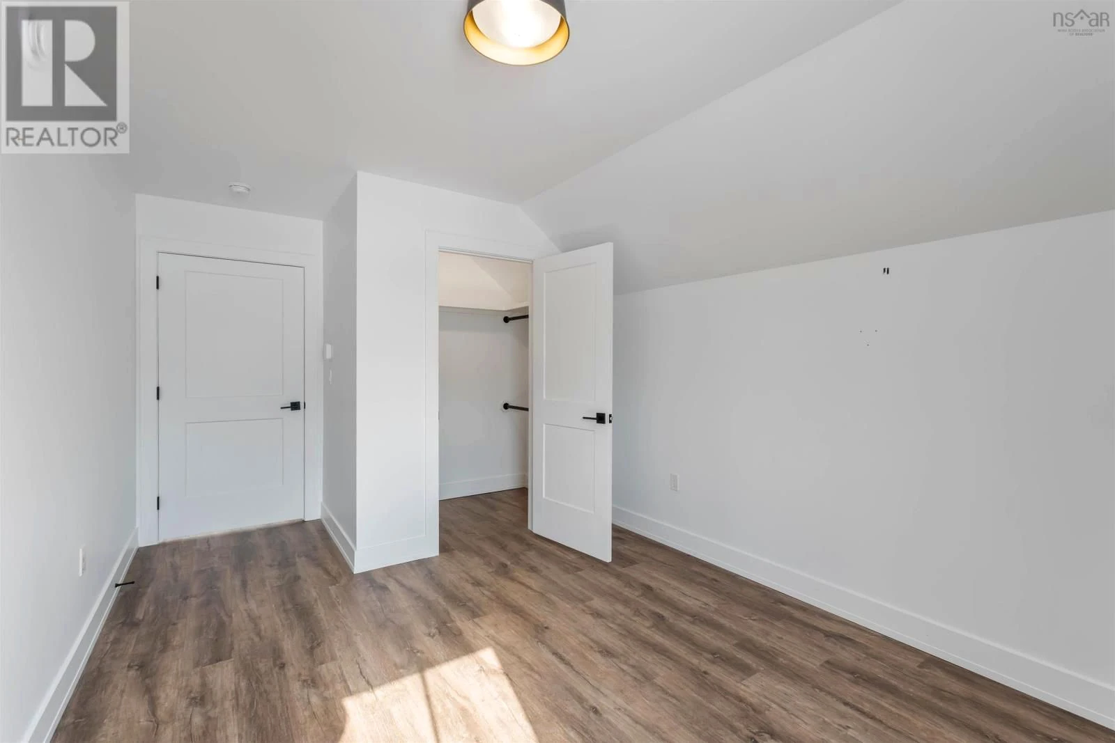 Property photograph 25 — 35 Seeland Avenue Polished Photos