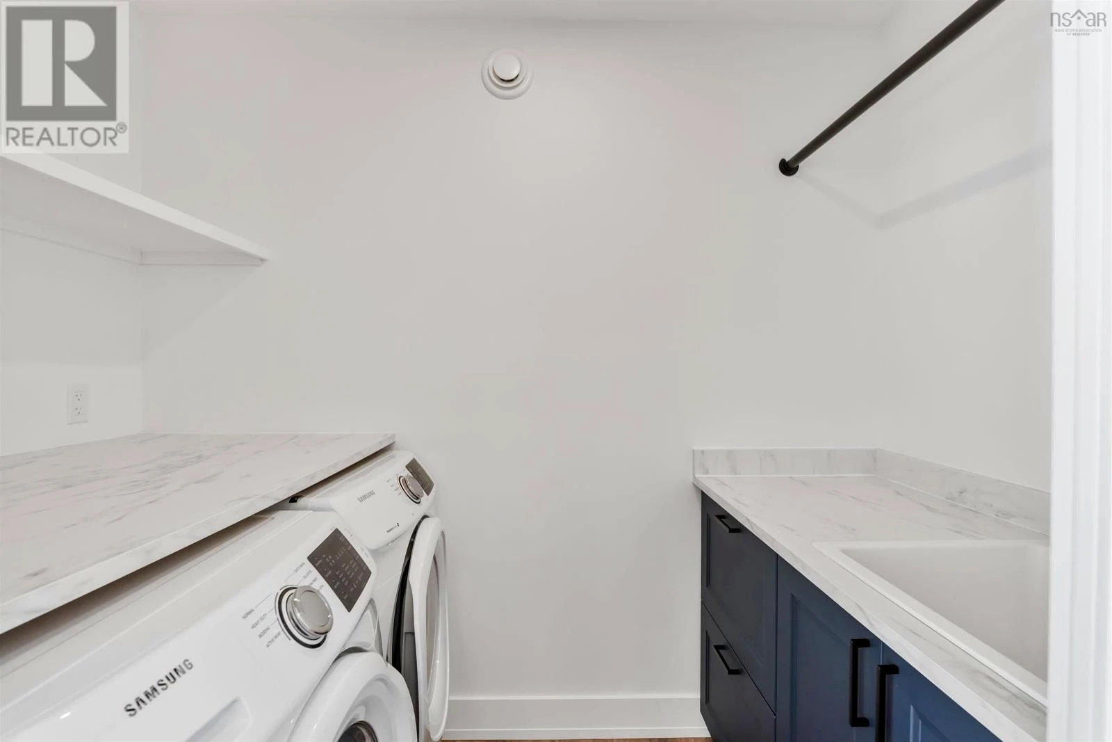 Property photograph 28 — 35 Seeland Avenue Polished Photos